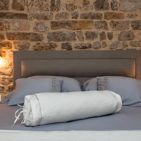 Studio Offside * Split